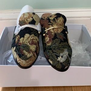 Steve Madden size 6.5 mules/slides